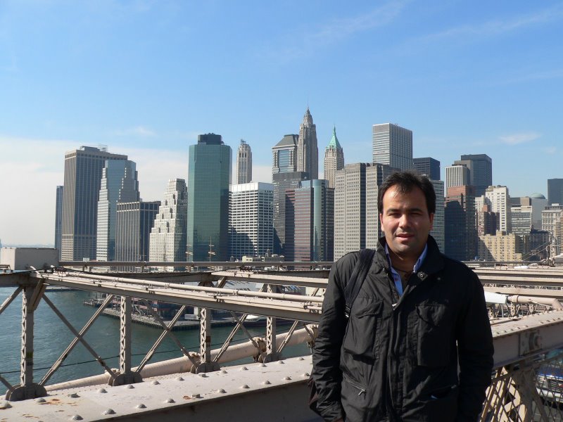 Nello Castiglione on the Brooklyn Bridge - Lower Manhattan (New York)